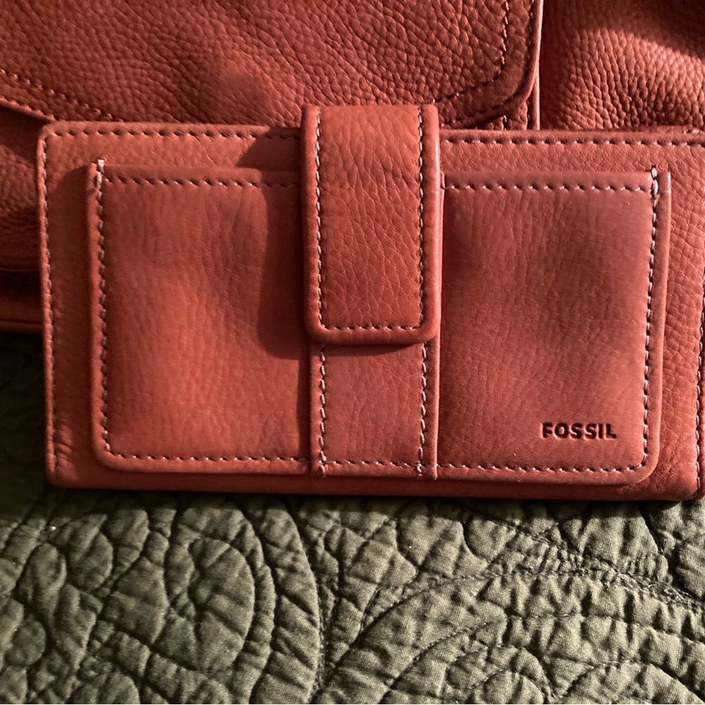 Fossil Shoulder Bag And Wallet Bundle - image 6